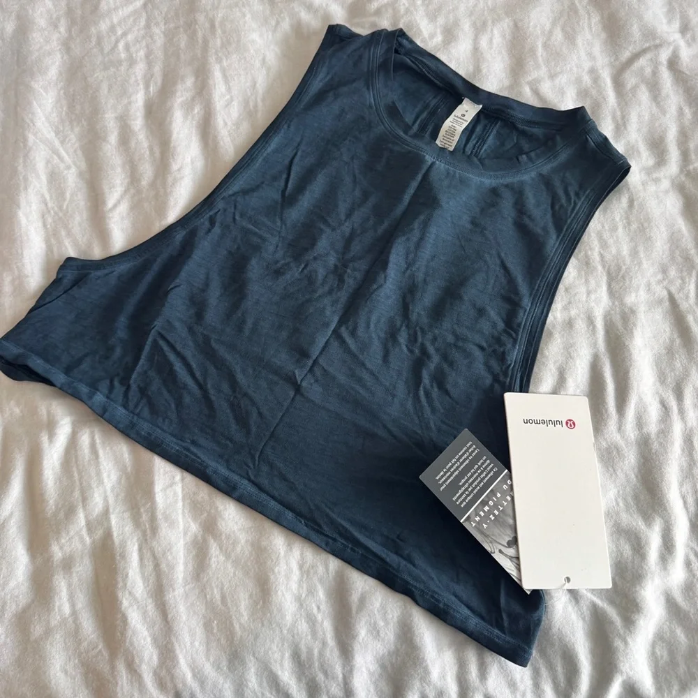 106 🆕 Lululemon Muscle Fade Love Crop Tank - Washed Night Driver - Picture 6 of 11